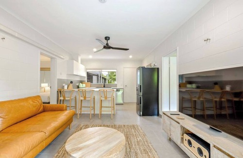 Trinity Beach Apartment | The Tropical Trinity A Breezy Beachside Getaway