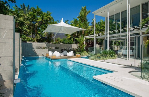 Port Douglas House | The White Oasis - 5 Bedroom Luxury Home
