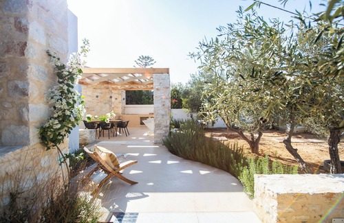 Drios Apartment | Three-Bedroom Residence with private Pool & BBQ By Triotissa Local Living B