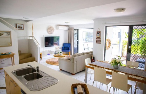 Noosaville Apartment | Townhouse like home in Tropical Family 4* Resort