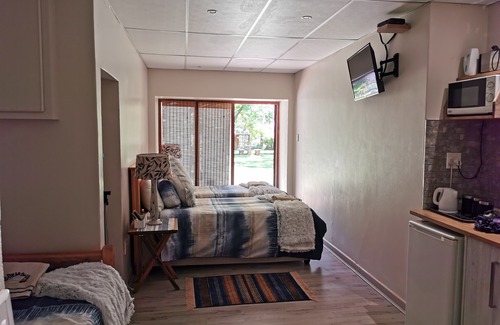 Bloemfontein Hotel | Tripple Room 3 Singlesking Single Cherry Lane Self Catering and BB
