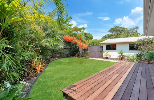 Marcus Beach House | Tropical Oasis