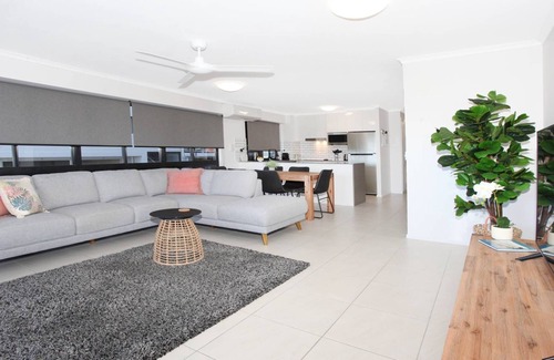 Coolum Beach Apartment | Unit 1 'Phoenix'/1736 David Low Way, Coolum Beach
