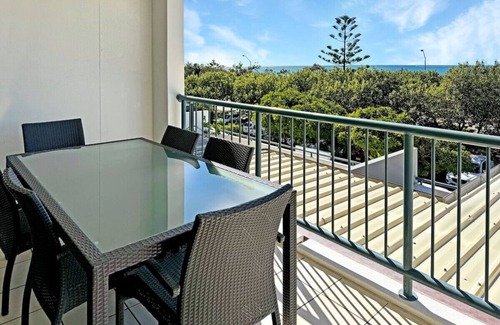 Alexandra Headland Apartment | Unwind in Coastal Resort (2 bedrooms)
