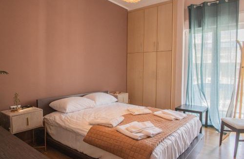 Piraeus Apartment | Urban Oasis, Stylish Short Stay Apartment in Piraeus Center