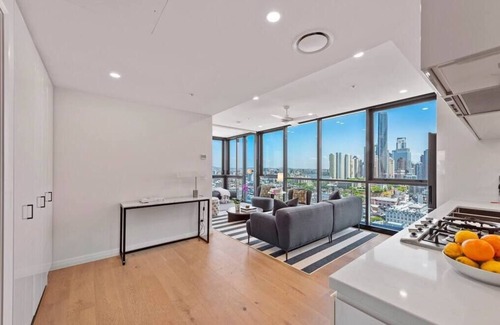 Fortitude Valley Apartment | Utopia Suites Luxe Sky Home/Sensational Views 2B/2Bath/Park