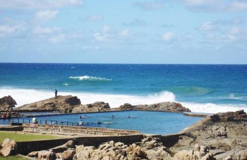 Manaba Beach Apartment | Uvongo Lucian Blue Flag Beach Apartment