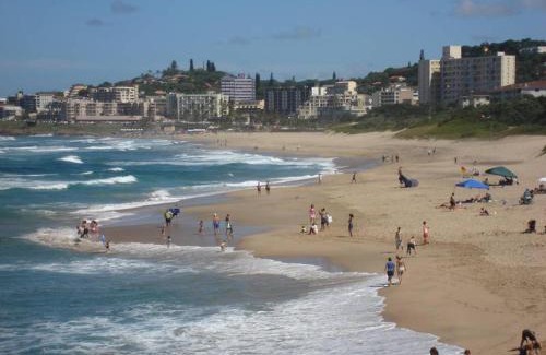Manaba Beach Apartment | Uvongo Lucian Blue Flag Beach Apartment