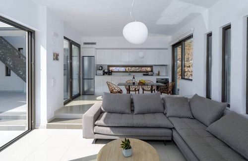 Agia Pelagia House | Villa Hara – 3BR Sea View with Private Pool