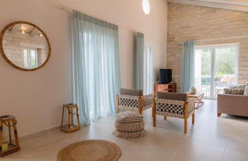 Kavalleraina Villa | Villa Jacaranda by PosarelliVillas