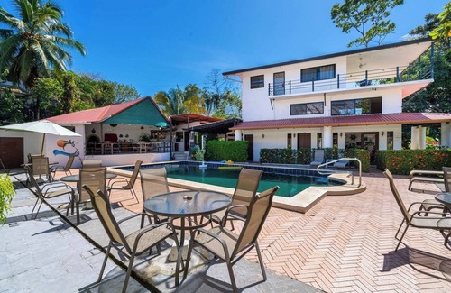 El Cerro Villa | Villa Junior # 1 w/Pool & Kitchen – Minutes from Manuel Antonio Beach