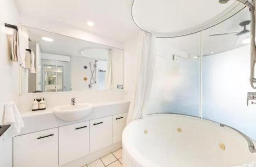 Urangan Apartment | Wake to the Waves - Oceanfront Apartments