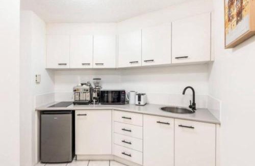 Urangan Apartment | Wake to the Waves - Oceanfront Apartments
