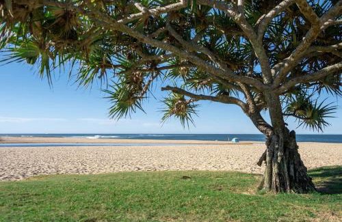 Moffat Beach House | Wara Wara on Moffat Beach Foreshore