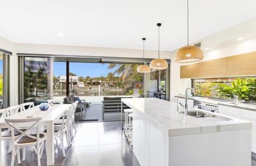 Buddina House | WATERFRONT HOME BORDERING MOOLOOLABA
