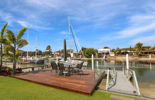 Buddina House | WATERFRONT HOME BORDERING MOOLOOLABA
