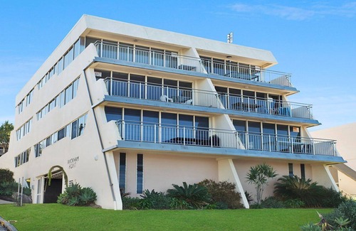 Kings Beach Apartment | Wickham Point Unit 5 Kings Beach QLD