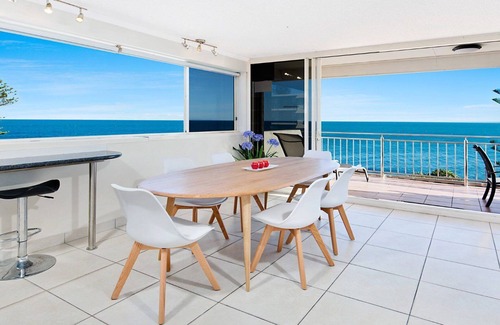 Kings Beach Apartment | Wickham Point Unit 6 Kings Beach QLD