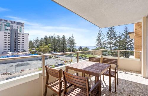 Burleigh Heads Apartment | Wyuna Ocean Views in Burleigh
