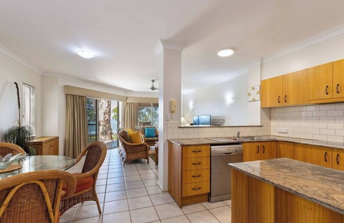Palm Cove Apartment | Yasmin at Coral Horizons Retro Vibes on the Beach