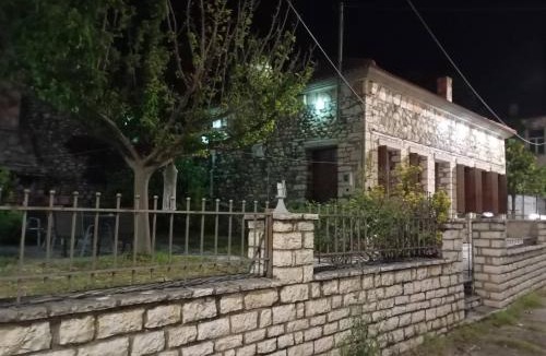 Paravola Ski Chalet | Αρχωντικα στην Τρiχονιδα
