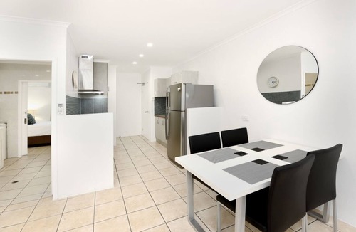 Palm Cove Apartment | 1 Bedroom Beachfront Apartment perfectly situated in the heart of Palm Cove