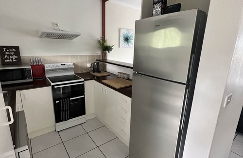 Palm Cove Apartment | 1 bedroom resort apartment pools Gym free health club top floor tropical views