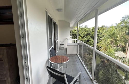 Palm Cove Apartment | 1 bedroom resort apartment pools Gym free health club top floor tropical views