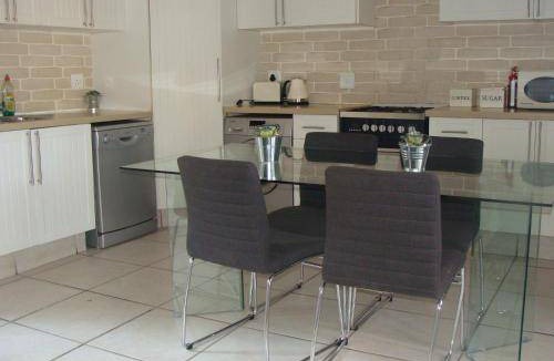 Lone Hill Apartment | 100 m² Apartment ∙ 2 bedrooms ∙ 3 guests