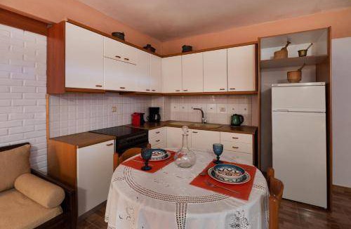 Vitina House | 100 m² House ∙ 2 bedrooms ∙ 6 guests