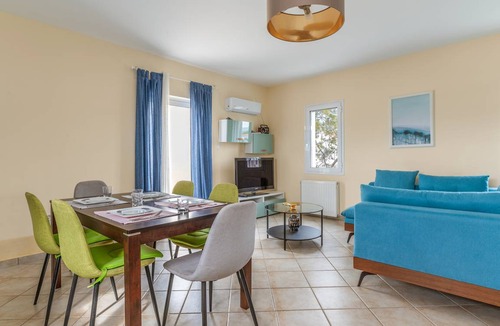 Loutraki House | 105 m² House ∙ 3 bedrooms ∙ 8 guests