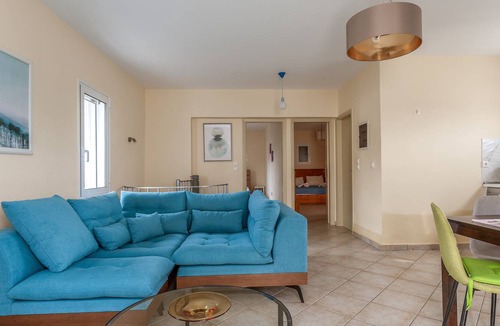 Loutraki House | 105 m² House ∙ 3 bedrooms ∙ 8 guests