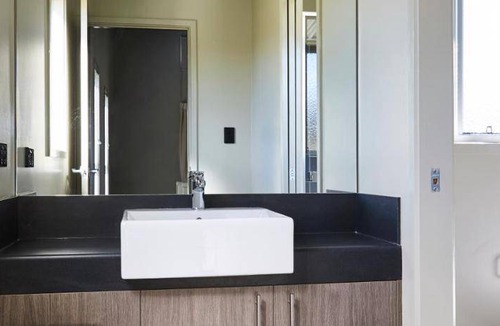 Broadwater Apartment | 110 m² Serviced apartment ∙ 3 bedrooms ∙ 6 guests