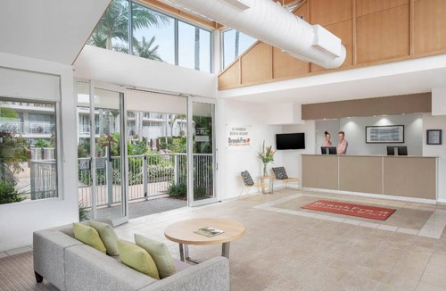 Alexandra Headland Apartment | 112 m² Serviced apartment ∙ 3 bedrooms ∙ 127 guests