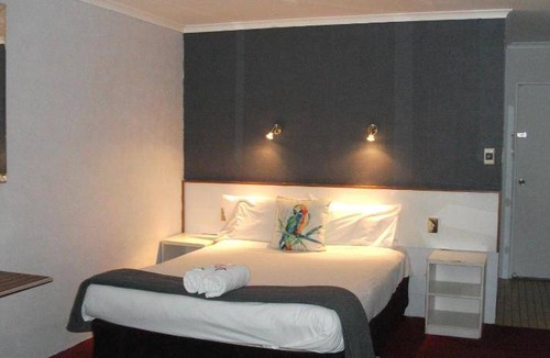 Glass House Mountains Hotel | 12 m² Motel ∙ 2 bedrooms ∙ 5 guests