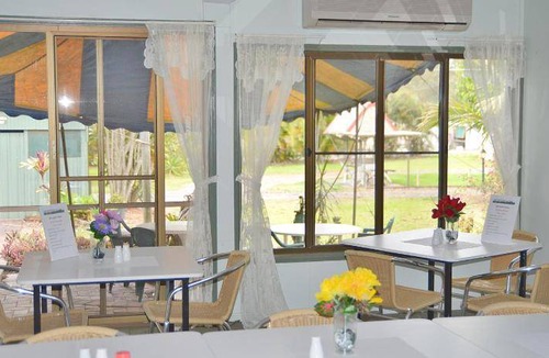 Glass House Mountains Hotel | 12 m² Motel ∙ 2 bedrooms ∙ 5 guests