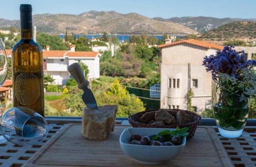 Anavyssos House | 120 m² House ∙ 2 bedrooms ∙ 5 guests