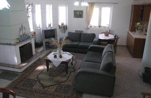Aigialeia House | 130 m² House ∙ 4 bedrooms ∙ 8 guests