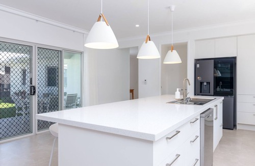 Cooya Beach House | 15 Ocean Avenue Cooya Beach Entire Home