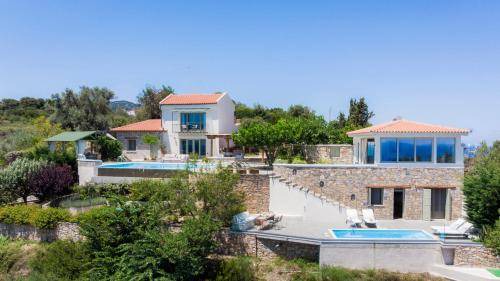 Alonissos Villa | 150 m² Villa ∙ 4 bedrooms ∙ 8 guests