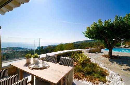 Alonissos Villa | 150 m² Villa ∙ 4 bedrooms ∙ 8 guests