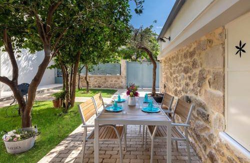 Loutraki Villa | 159 m² Villa ∙ 4 bedrooms ∙ 8 guests