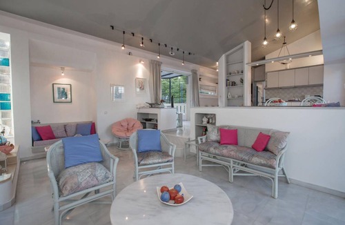 Theologos Apartment | 160 m² Apartment ∙ 3 bedrooms ∙ 9 guests