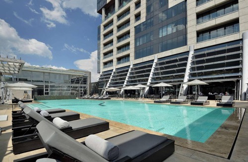 Sandown Hotel | 175 m² Hotel ∙ 3 bedrooms ∙ 127 guests