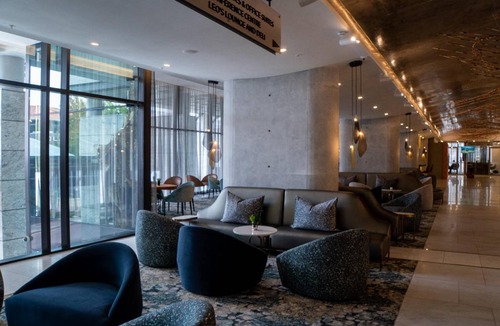 Sandown Hotel | 175 m² Hotel ∙ 3 bedrooms ∙ 127 guests