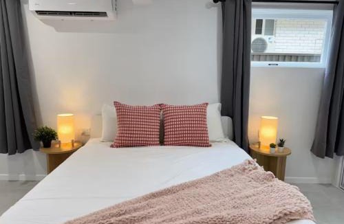 Sunnybank House | 17B Pine Studio in Sunnybank