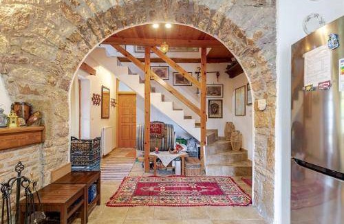 Kalavrita House | 180 m² House ∙ 3 bedrooms ∙ 12 guests