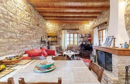 Kalavrita House | 180 m² House ∙ 3 bedrooms ∙ 12 guests