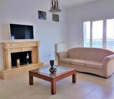 Kymi-Aliveri House | 180 m² House ∙ 3 bedrooms ∙ 7 guests