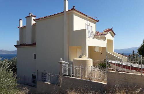 Kymi-Aliveri House | 180 m² House ∙ 3 bedrooms ∙ 7 guests